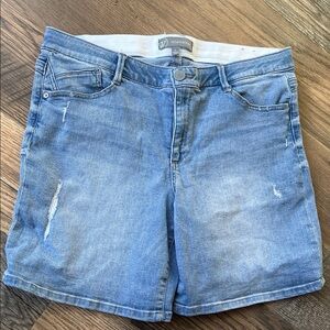 Wit & Wisdom High Rise Denim stretch shorts 16